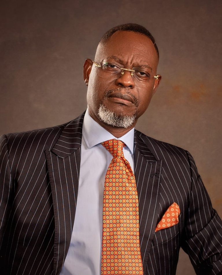 SIFAX Group CEO, Dr. Taiwo Afolabi, Wins New Experience Newspaper’s Visionary Leader Award at it’s 8 years anniversary